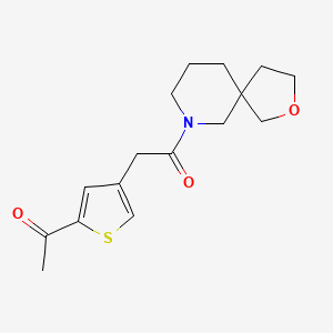 molecular formula C16H21NO3S B5558583 1-{4-[2-(2-oxa-7-azaspiro[4.5]dec-7-yl)-2-oxoethyl]-2-thienyl}ethanone 