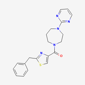 molecular formula C20H21N5OS B5558858 1-[(2-benzyl-1,3-thiazol-4-yl)carbonyl]-4-(2-pyrimidinyl)-1,4-diazepane 