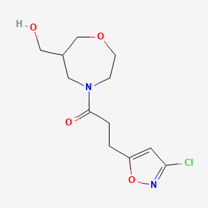 molecular formula C12H17ClN2O4 B5559515 {4-[3-(3-chloroisoxazol-5-yl)propanoyl]-1,4-oxazepan-6-yl}methanol 