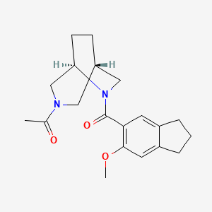 molecular formula C20H26N2O3 B5560081 (1S*,5R*)-3-乙酰基-6-[(6-甲氧基-2,3-二氢-1H-茚-5-基)羰基]-3,6-二氮杂双环[3.2.2]壬烷 