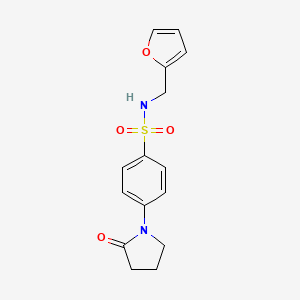 molecular formula C15H16N2O4S B5561999 N-(2-呋喃甲基)-4-(2-氧代-1-吡咯烷基)苯磺酰胺 