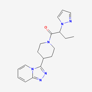 molecular formula C18H22N6O B5562249 3-{1-[2-(1H-吡唑-1-基)丁酰]-4-哌啶基}[1,2,4]三唑并[4,3-a]吡啶 