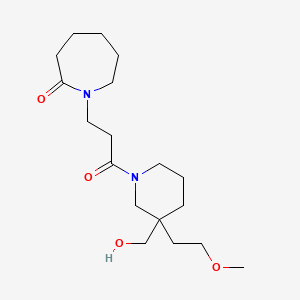 molecular formula C18H32N2O4 B5562749 1-{3-[3-(羟甲基)-3-(2-甲氧乙基)-1-哌啶基]-3-氧代丙基}-2-氮杂环戊酮 
