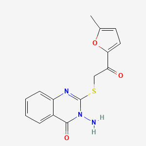 molecular formula C15H13N3O3S B5562911 3-amino-2-{[2-(5-methyl-2-furyl)-2-oxoethyl]thio}-4(3H)-quinazolinone 
