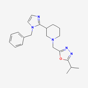molecular formula C21H27N5O B5563109 3-(1-benzyl-1H-imidazol-2-yl)-1-[(5-isopropyl-1,3,4-oxadiazol-2-yl)methyl]piperidine 