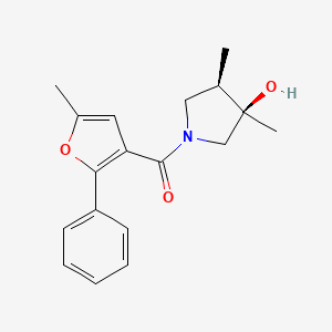 molecular formula C18H21NO3 B5563272 (3R*,4R*)-3,4-dimethyl-1-(5-methyl-2-phenyl-3-furoyl)pyrrolidin-3-ol 