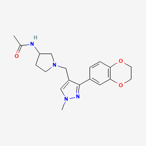molecular formula C19H24N4O3 B5563280 N-(1-{[3-(2,3-dihydro-1,4-benzodioxin-6-yl)-1-methyl-1H-pyrazol-4-yl]methyl}-3-pyrrolidinyl)acetamide 