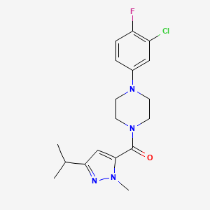 molecular formula C18H22ClFN4O B5563420 1-(3-chloro-4-fluorophenyl)-4-[(3-isopropyl-1-methyl-1H-pyrazol-5-yl)carbonyl]piperazine 