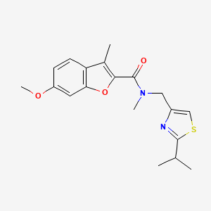 molecular formula C19H22N2O3S B5564316 N-[(2-isopropyl-1,3-thiazol-4-yl)methyl]-6-methoxy-N,3-dimethyl-1-benzofuran-2-carboxamide 