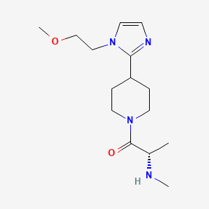 molecular formula C15H26N4O2 B5565194 ((1S)-2-{4-[1-(2-methoxyethyl)-1H-imidazol-2-yl]-1-piperidinyl}-1-methyl-2-oxoethyl)methylamine dihydrochloride 