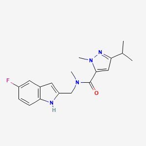 molecular formula C18H21FN4O B5565738 N-[(5-氟-1H-吲哚-2-基)甲基]-3-异丙基-N,1-二甲基-1H-吡唑-5-甲酰胺 