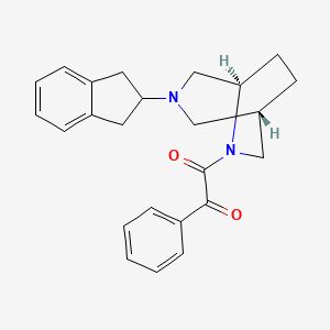 molecular formula C24H26N2O2 B5565881 2-[(1S*,5R*)-3-(2,3-二氢-1H-茚-2-基)-3,6-二氮杂双环[3.2.2]壬-6-基]-2-氧代-1-苯乙酮 