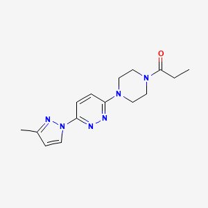 molecular formula C15H20N6O B5565944 3-(3-甲基-1H-吡唑-1-基)-6-(4-丙酰-1-哌嗪基)哒嗪 