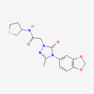 molecular formula C16H18N4O4S B5567913 2-[4-(1,3-benzodioxol-5-yl)-3-methyl-5-oxo-4,5-dihydro-1H-1,2,4-triazol-1-yl]-N-(tetrahydro-3-thienyl)acetamide 