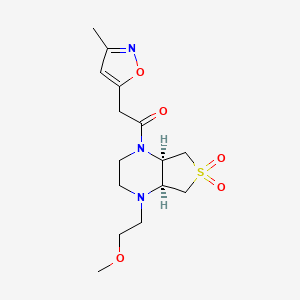 molecular formula C15H23N3O5S B5568000 (4aR*,7aS*)-1-(2-甲氧基乙基)-4-[(3-甲基异恶唑-5-基)乙酰]八氢噻吩并[3,4-b]吡嗪 6,6-二氧化物 