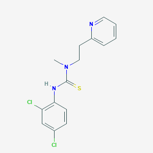 molecular formula C15H15Cl2N3S B5569308 N'-(2,4-dichlorophenyl)-N-methyl-N-[2-(2-pyridinyl)ethyl]thiourea 