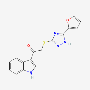 molecular formula C16H12N4O2S B5569490 2-{[5-(2-呋喃基)-4H-1,2,4-三唑-3-基]硫代}-1-(1H-吲哚-3-基)乙酮 
