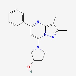 molecular formula C18H20N4O B5569526 1-(2,3-二甲基-5-苯基吡唑并[1,5-a]嘧啶-7-基)-3-吡咯烷醇 
