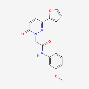 molecular formula C17H15N3O4 B5569999 2-[3-(2-呋喃基)-6-氧代-1(6H)-嘧啶并嗪基]-N-(3-甲氧基苯基)乙酰胺 