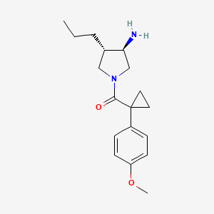 molecular formula C18H26N2O2 B5570123 (3R*,4S*)-1-{[1-(4-甲氧基苯基)环丙基]羰基}-4-丙基吡咯烷-3-胺 