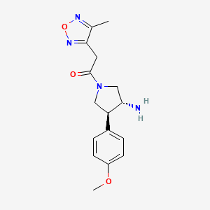 molecular formula C16H20N4O3 B5570555 (3R*,4S*)-4-(4-甲氧基苯基)-1-[(4-甲基-1,2,5-恶二唑-3-基)乙酰]吡咯烷-3-胺 