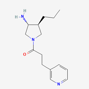 molecular formula C15H23N3O B5572788 （3R*,4S*）-4-丙基-1-(3-吡啶-3-基丙酰基)吡咯烷-3-胺 