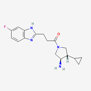 1-[(3R,4S)-3-amino-4-cyclopropylpyrrolidin-1-yl]-3-(6-fluoro-1H-benzimidazol-2-yl)propan-1-one