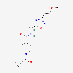 molecular formula C17H26N4O4 B5577316 1-(cyclopropylcarbonyl)-N-{1-[3-(2-methoxyethyl)-1,2,4-oxadiazol-5-yl]ethyl}-4-piperidinecarboxamide 