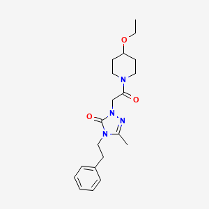 molecular formula C20H28N4O3 B5578580 2-[2-(4-乙氧基-1-哌啶基)-2-氧代乙基]-5-甲基-4-(2-苯乙基)-2,4-二氢-3H-1,2,4-三唑-3-酮 