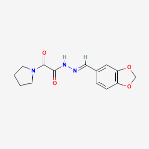 molecular formula C14H15N3O4 B5579570 N'-(1,3-苯并二氧杂环-5-亚甲基)-2-氧代-2-(1-吡咯烷基)乙酰肼 