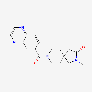 molecular formula C18H20N4O2 B5581742 2-甲基-8-(6-喹喔啉甲酰基)-2,8-二氮杂螺[4.5]癸-3-酮 