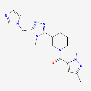 molecular formula C18H24N8O B5586437 1-[(1,3-dimethyl-1H-pyrazol-5-yl)carbonyl]-3-[5-(1H-imidazol-1-ylmethyl)-4-methyl-4H-1,2,4-triazol-3-yl]piperidine 