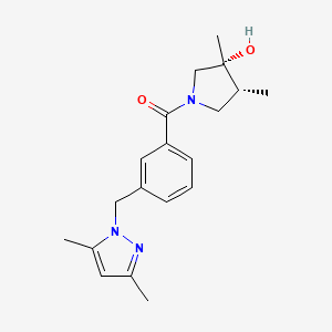 molecular formula C19H25N3O2 B5586754 (3R*,4R*)-1-{3-[(3,5-dimethyl-1H-pyrazol-1-yl)methyl]benzoyl}-3,4-dimethylpyrrolidin-3-ol 