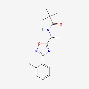 molecular formula C16H21N3O2 B5587016 2,2-dimethyl-N-{1-[3-(2-methylphenyl)-1,2,4-oxadiazol-5-yl]ethyl}propanamide 