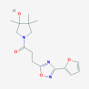 molecular formula C16H21N3O4 B5587745 1-{3-[3-(2-furyl)-1,2,4-oxadiazol-5-yl]propanoyl}-3,4,4-trimethylpyrrolidin-3-ol 