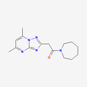 molecular formula C15H21N5O B5588064 2-[2-(1-azepanyl)-2-oxoethyl]-5,7-dimethyl[1,2,4]triazolo[1,5-a]pyrimidine 