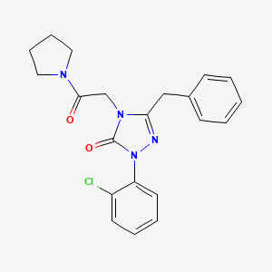 molecular formula C21H21ClN4O2 B5589783 5-benzyl-2-(2-chlorophenyl)-4-[2-oxo-2-(1-pyrrolidinyl)ethyl]-2,4-dihydro-3H-1,2,4-triazol-3-one 