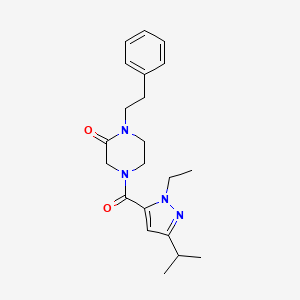 molecular formula C21H28N4O2 B5590241 4-[(1-ethyl-3-isopropyl-1H-pyrazol-5-yl)carbonyl]-1-(2-phenylethyl)-2-piperazinone 