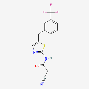 molecular formula C14H10F3N3OS B5590854 2-氰基-N-{5-[3-(三氟甲基)苄基]-1,3-噻唑-2-基}乙酰胺 