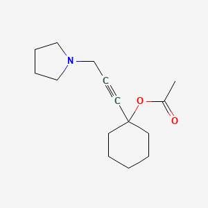 molecular formula C15H23NO2 B5590983 1-[3-(1-pyrrolidinyl)-1-propyn-1-yl]cyclohexyl acetate 