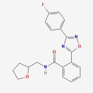 molecular formula C20H18FN3O3 B5591612 2-[3-(4-fluorophenyl)-1,2,4-oxadiazol-5-yl]-N-(tetrahydro-2-furanylmethyl)benzamide 