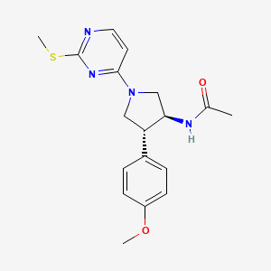 molecular formula C18H22N4O2S B5592097 N-{(3S*,4R*)-4-(4-甲氧基苯基)-1-[2-(甲硫基)-4-嘧啶基]-3-吡咯烷基}乙酰胺 