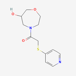 molecular formula C12H16N2O3S B5592234 4-[(吡啶-4-基硫)乙酰]-1,4-氧杂环庚-6-醇 