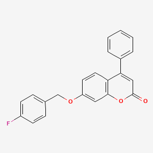 molecular formula C22H15FO3 B5593000 7-[(4-氟苄基)氧基]-4-苯基-2H-色烯-2-酮 