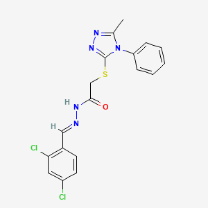 molecular formula C18H15Cl2N5OS B5593292 N'-(2,4-dichlorobenzylidene)-2-[(5-methyl-4-phenyl-4H-1,2,4-triazol-3-yl)thio]acetohydrazide 