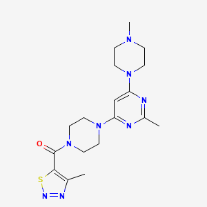 molecular formula C18H26N8OS B5593328 2-甲基-4-(4-甲基-1-哌嗪基)-6-{4-[(4-甲基-1,2,3-噻二唑-5-基)羰基]-1-哌嗪基}嘧啶 