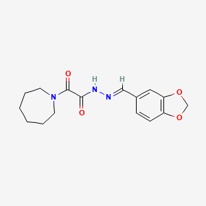 molecular formula C16H19N3O4 B5593476 2-(1-氮杂环戊基)-N'-(1,3-苯二氧杂环-5-亚甲基)-2-氧代乙酰肼 