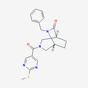 molecular formula C20H22N4O2S B5593949 (1S*,5R*)-6-benzyl-3-{[2-(methylthio)-5-pyrimidinyl]carbonyl}-3,6-diazabicyclo[3.2.2]nonan-7-one 