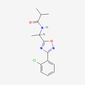 molecular formula C14H16ClN3O2 B5595088 N-{1-[3-(2-氯苯基)-1,2,4-噁二唑-5-基]乙基}-2-甲基丙酰胺 