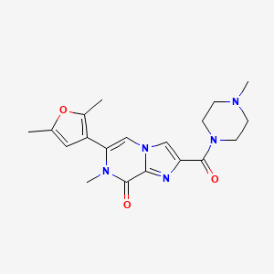 molecular formula C19H23N5O3 B5595357 6-(2,5-二甲基-3-呋喃基)-7-甲基-2-[(4-甲基哌嗪-1-基)羰基]咪唑并[1,2-a]哒嗪-8(7H)-酮 